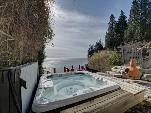 Spectacular  south facing ocean view 
the house is right on the beach