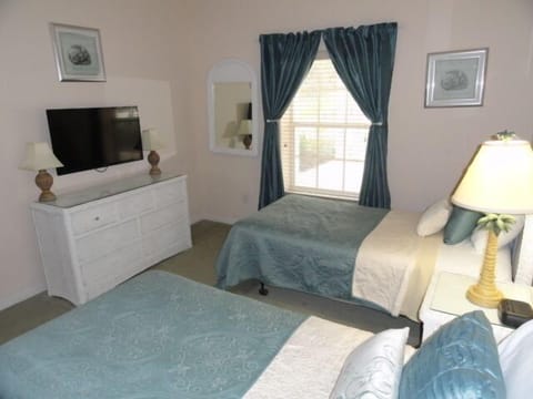3rd BR with 2 twin beds and 32' flat screen TV