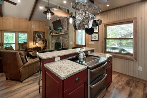 Huffman Creek Retreat -Chestnut-6