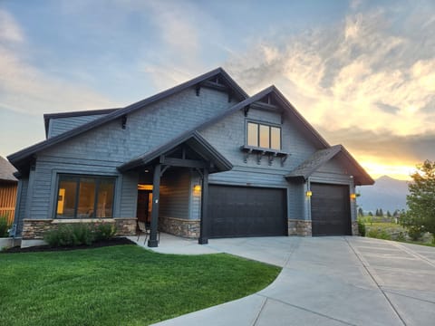 Front view of home