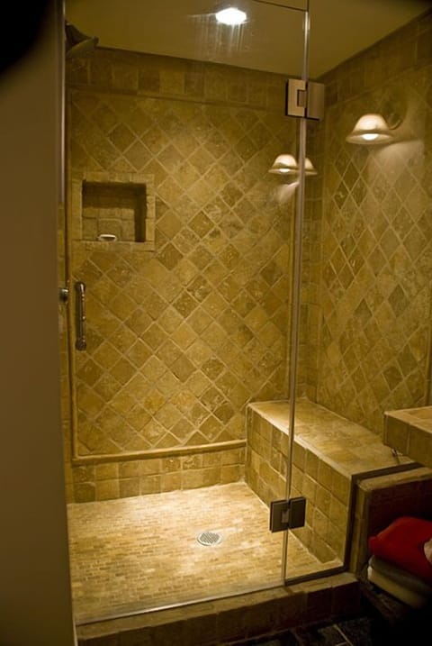 Auntie's 5-star shower: bench seat, pencil rail, & terra cottas on the diagonal.