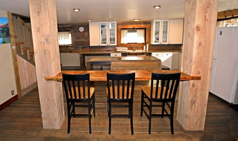 Kitchen bar