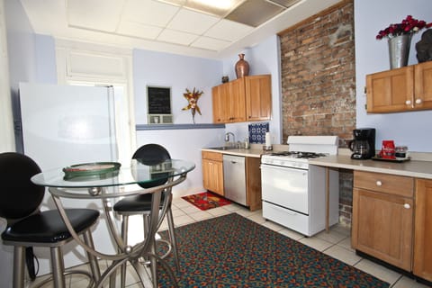 Gas stove, dishwasher 