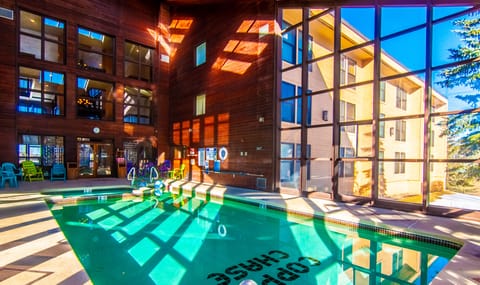 Indoor Heated Pool & Jacuzzi /Spa with Men's/Women's Adjacent Sauna 