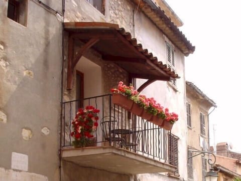 The balcony from the street 