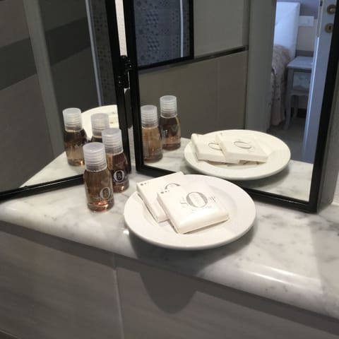 Economy Double Room | Bathroom amenities | Free toiletries, hair dryer, bidet, towels