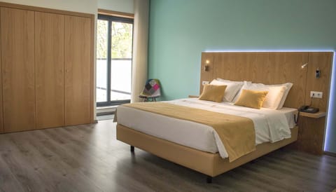 In-room safe, desk, blackout drapes, soundproofing