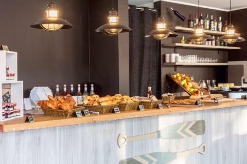 Daily buffet breakfast (EUR 17 per person)