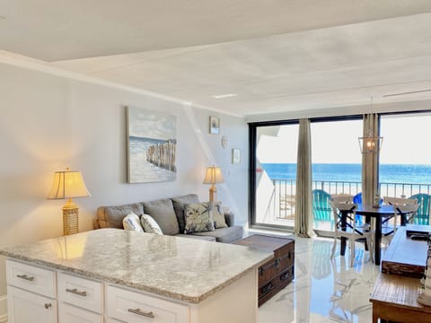 Condo, 2 Bedrooms, Balcony, Beachfront (202) | In-room dining
