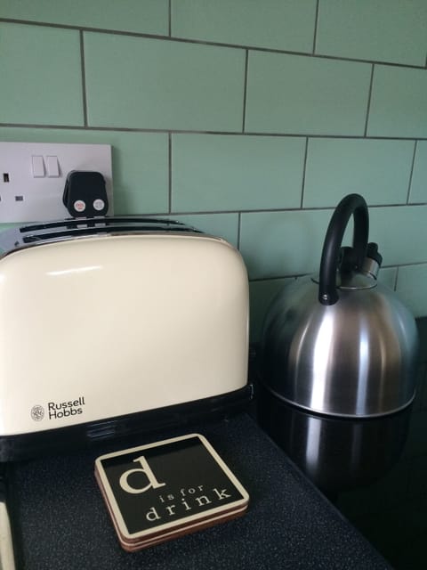 The kitchen is fully equipped with a full size cooker and fridge