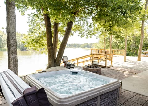 Four-person hot tub overlooking the firepit and Cedar River!