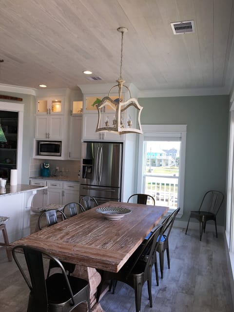 Dining area with seating for 10. Seating for 4 at island.