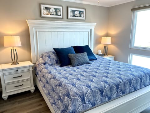 Master Bed with Direct Bay View