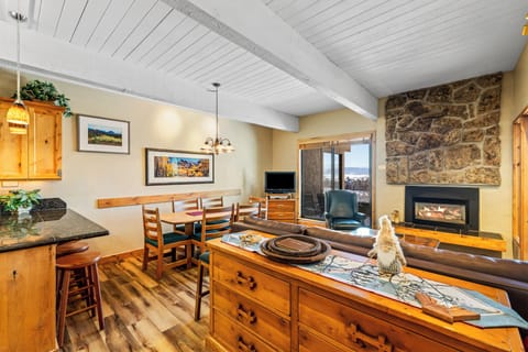 Dining Area & Kitchen