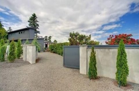 parking accommodates 2 cars within the masonary walls and 1 car outside
