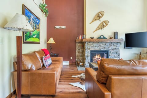 Living Room w Sleeper Sofa
