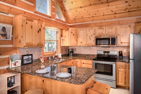 Stocked Kitchen with New Appliances!