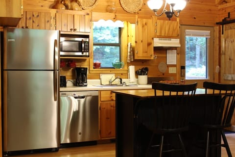 Have a quick bite at your kitchen island.