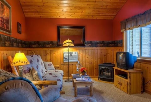 Living room with futon to sleep 2