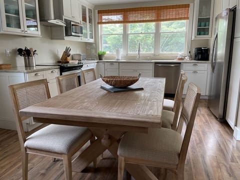 Extendable (60"-84") dining table with 6 cushioned chairs and available bench