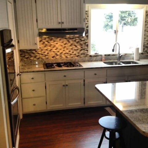 Gas Range, Double oven, Wine and beverage fridge