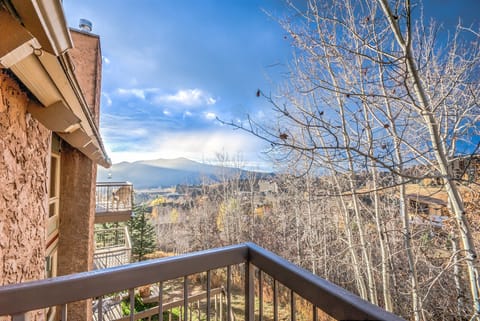 Private Deck - Emerald Mountain View