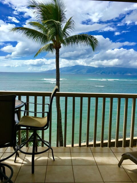 This should be you, enjoying your meals and breathtaking view of Maui