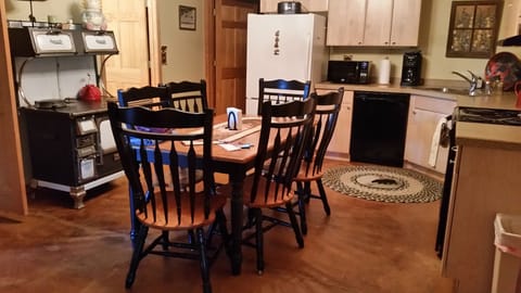 fully stocked kitchen,everything except groceries