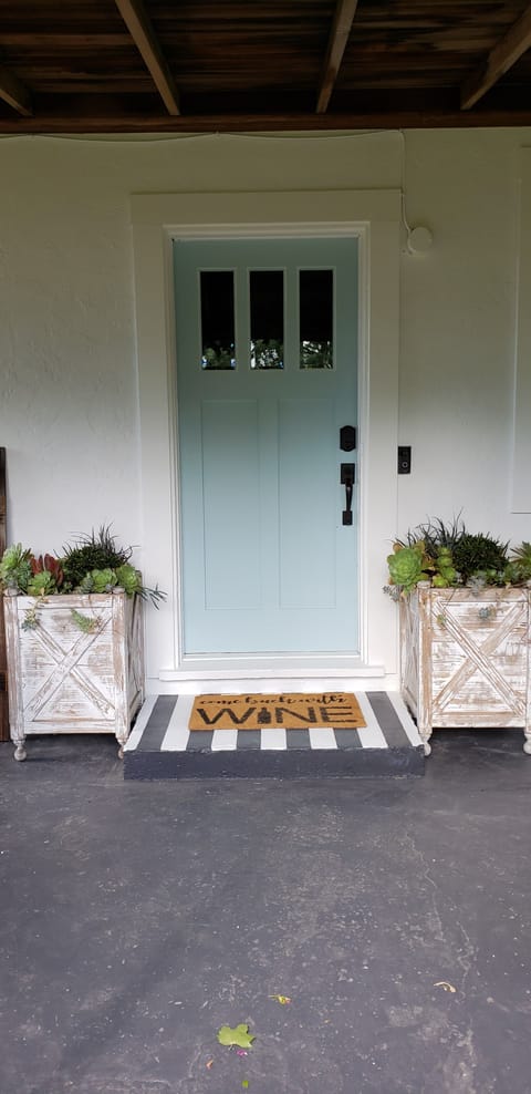 We welcome you to Casa Vina! 