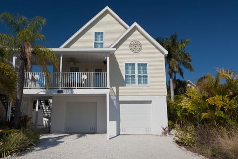 Happy Island Cottage - heated pool