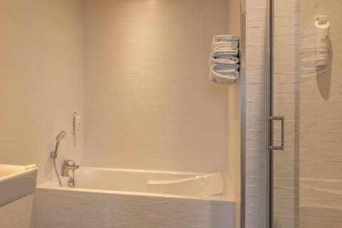 Triple Room | Bathroom | Shower, hair dryer, towels
