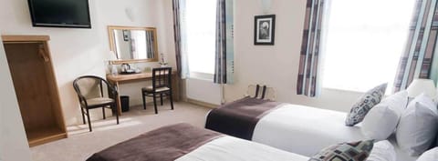 Executive Double or Twin Room | 1 bedroom, desk, iron/ironing board, cribs/infant beds