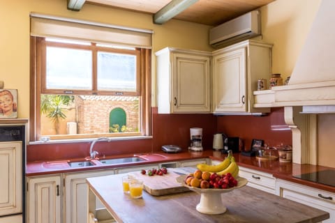 Fridge, oven, espresso maker, coffee/tea maker