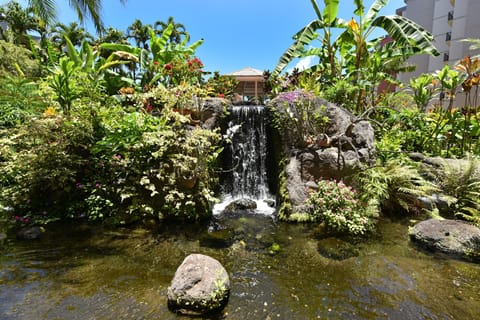 Condo, 2 Bedrooms | Property grounds