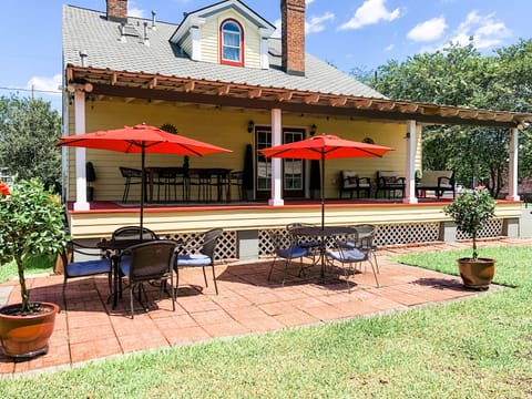 Back porch living!!!! Best place to hang out!!