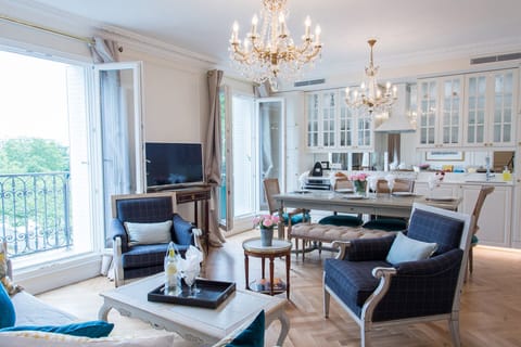 Welcome to the stunning Merlot apartment!