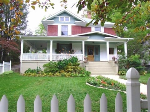 GREEN GABLES OF ASHEVILLE - Walk to DOWNTOWN, RIVER ARTS, South Slope Breweries