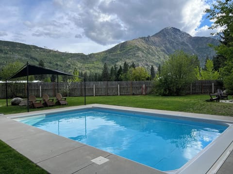 seasonal heated pool - between 85 and 90 degrees!
