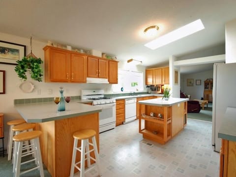 I love this kitchen... you will, too!