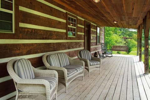 Look at the mountains or the Creek?  Tough choice!