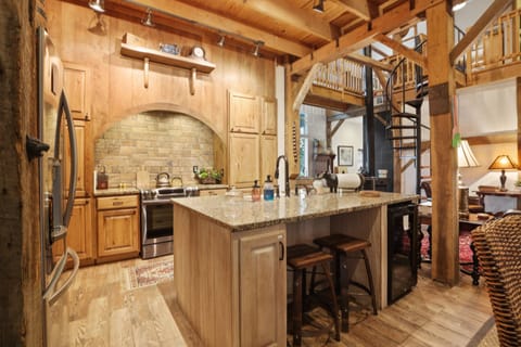 SS appliances, Granite island, Reverse Osmosis faucet next to farmer's sink