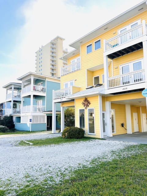 Sawgrass Pointe complex (4 units)