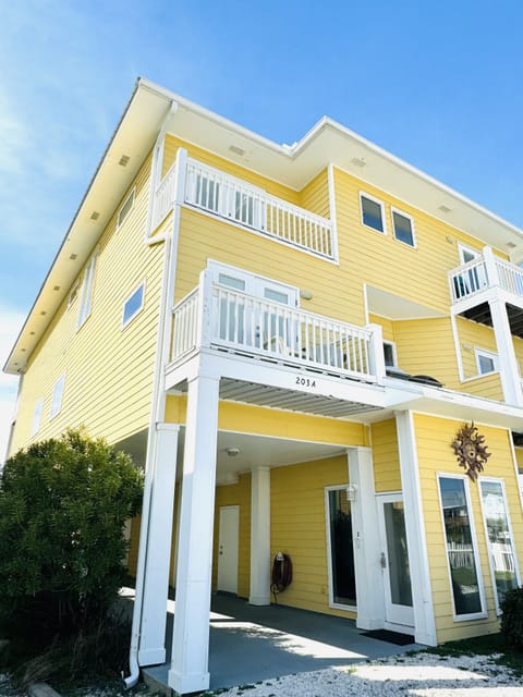 Sawgrass Pointe 203A exterior front.