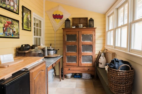 Mud room with 25 pound a day ice maker, great place to set up for parties