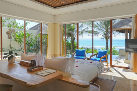 Premium bedding, in-room safe, desk, iron/ironing board