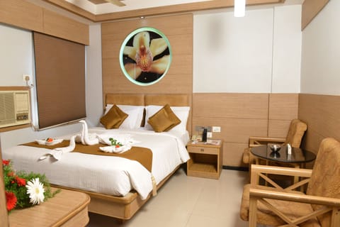 Hypo-allergenic bedding available, in-room safe, desk