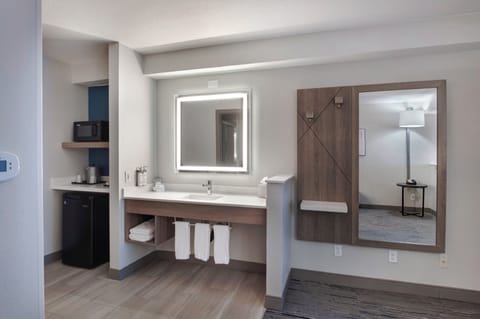 Premium bedding, pillowtop beds, in-room safe, desk