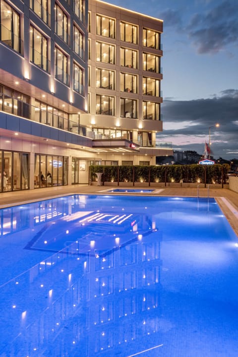 Outdoor pool, sun loungers