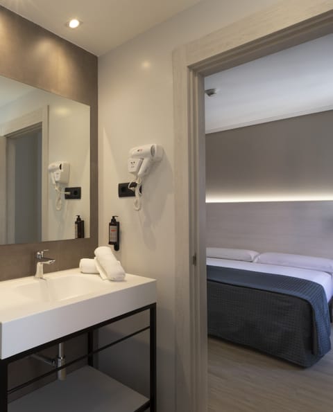 Minibar, in-room safe, desk, laptop workspace