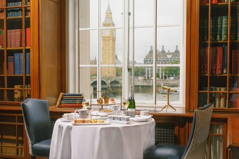 2 restaurants; breakfast, lunch, and dinner served